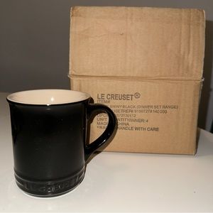 Le Creuset Stoneware Mugs, Set of 4, Shiny Black, for Coffee or Tea